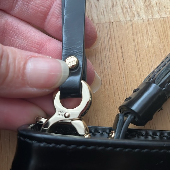 Like new Kate Spade black patten leather wristlet with removable strap - Picture 6 of 16